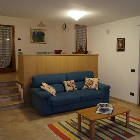 Apartment Erica Mit Eigenem Jacuzzi Sospirolo