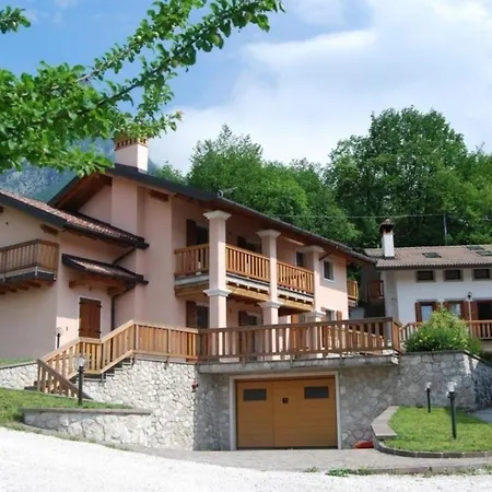 Apartment Erica Mit Eigenem Jacuzzi Sospirolo
